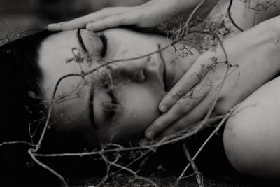 Portrait-Frau-Schwarzweissfoto-Traum-Melancholie-stumm-Stummtraeumer-510x510