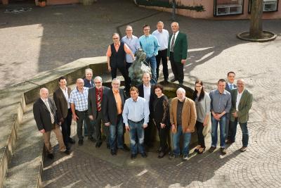 00-Gruppe-Brunnen-quer1