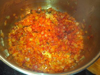 Zwiebeln-und-Tomatenmark
