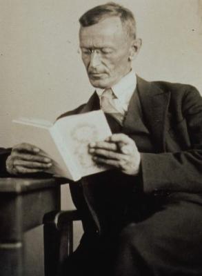 Hermann_Hesse_1927_Photo_Gret_Widmann