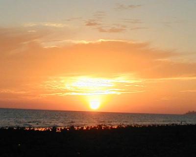 die_sonne_versinkt_im_meer