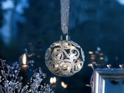 weihnachtskugelindus