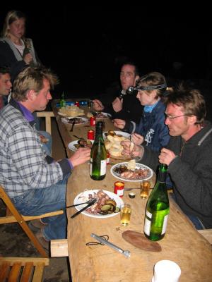 Gemütliches Abendessen, es gab Minitintenfische, sehr lecker!