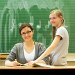 jungen-Studenten-Lehrer-und-Klassenzimmer-455433