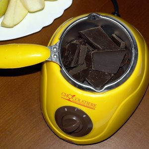 Schokoladen-Fondue mit laktosefreier Schokolade