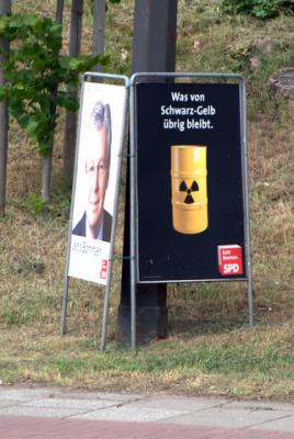 Wahlplakat SPD: Was von Schwarz-Gelb übrig bleibt. Atommüll.