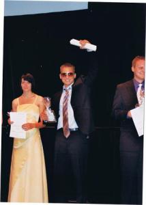 Rene bei der Abivergabe mit Beckerfaust und Pornobrille