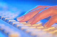 tastatur_mit_hand_resized