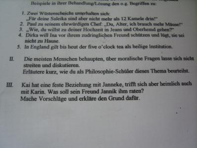 Unser Philosophie-Lehrer scheint mit den derzeitigen bindungen einiger Mitschüler von uns nicht ganz einverstanden zu sein und lebt dieses in seinen klausuren aus... 