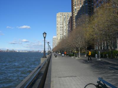promenade-am-hudson-river