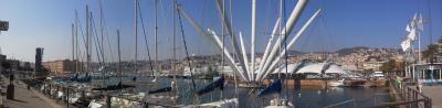 Am Hafen von Genua tagsüber