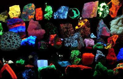 800px-Fluorescent_minerals_hg