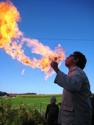 Feuerspucker-Oliver-Knotig