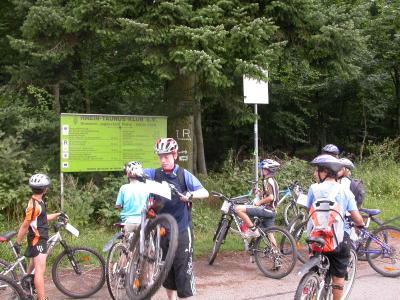 Auf der Platte wollten wir uns mit einer Projektgruppe aus Wiesbaden treffen. Leider waren wir zu schnell. Der Rückweg von der Platte nach Idstein wurde zu unserem Projekthöhepunkt nicht nur auf sportlicher Ebene.