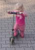 Lena-auf-dem-Roller