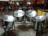 Die Steeldrums:
<br />
aus alten Ölfassern gehämmert und poliert