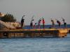 Sundowner-Yoga auf dem Ponton des "Hilton"