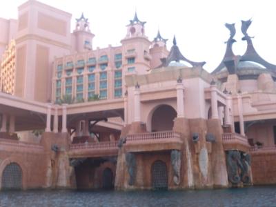 Wasserseitige Einfahrtstore in den
<br />
Casino-Komplex...Unheimlich... Wasserseitige Einfahrtstore in den
<br />
Casino-Komplex...Unheimlich...
