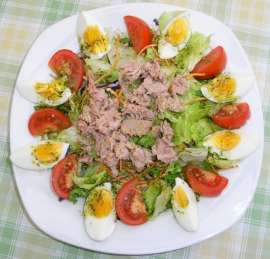 Gemischter-Salat-mit-Thunfisch