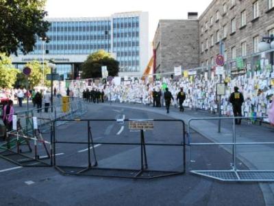 Bewachter Bauzaun oder Bürgerprotest unter Polizeischutz