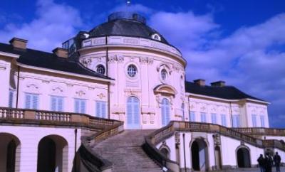 Gleich von welcher Seite ein Besucher darauf hin laeuft - dieses Schloss praesentiert sich stets von seiner Schokoladenseite