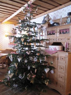 In katholischen Gegenden bleibt der Weihnachtsbaum bis Lichtmess also den zweiten Februar stehen In katholischen Gegenden bleibt der Weihnachtsbaum bis Lichtmess also den zweiten Februar stehen
