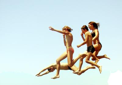 sprung-ins-wasser_Foto-hui-buh-photocase-com