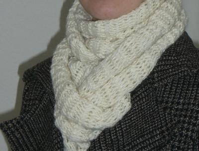 Schal aus Gabelhäkelei