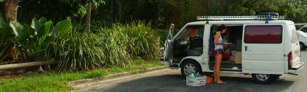 Anne-vor-dem-Bus