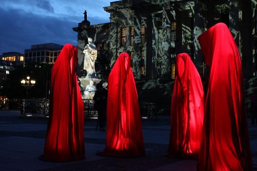 festival-of-lights-gendarmenmarkt-time-guards-manfred-kielnhofer-contemporary-art-sculpture-skulptur