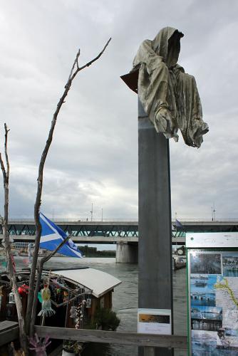 ferryman-faehrmann-Faehrimaa-st-johann-faehre-ueli-contemporary-art-basel-parcours-show-time-guards-manfred-kielnhofer