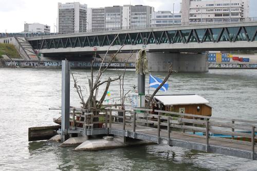 ferryman-faehrmann-st-johann-faehre-ueli-contemporary-art-basel-parcours-show-time-guards-manfred-kielnhofer-sculpture