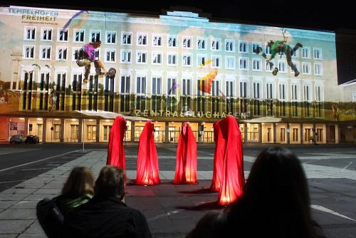 festival-of-lights-berlin-flughafen-tempelhof-manfred-kielnhofer-waechter-der-zeit-IMG_6005