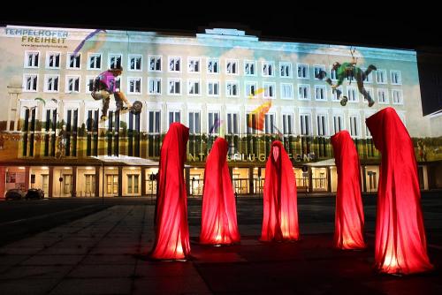 festival-of-lights-berlin-flughafen-tempelhof-manfred-kielnhofer-waechter-der-zeit-IMG_6016