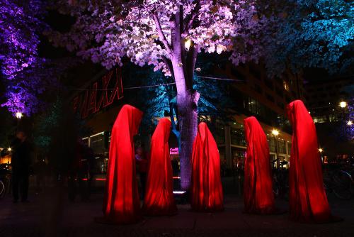 festival-of-lights-berlin-potsdamerplatz-arkade-waechter-manfred-kielnhofer-contemporary-light-art-arts-arte-installation-sculpture-lumiere