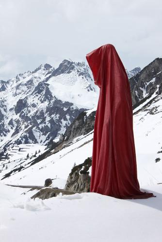 time-guards-arlberg-art-sculpture-in-snow-manfred-kielnhofer-show