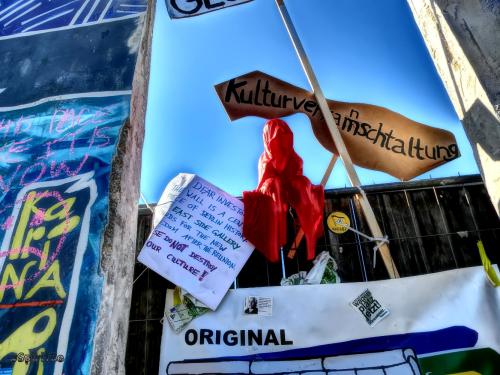 spirit-re-gallery-east-side-gallery-berlin-wall-guardians-of-time-mini-waechter-der-zeit-manfred-kielnhofer-contemporary-art-public-art-protest-3
