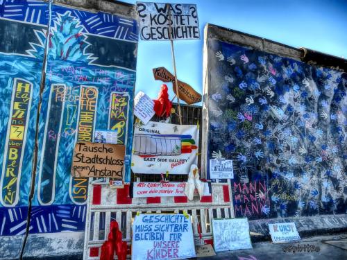 spirit-re-gallery-east-side-wall-gallery-berlin-guardians-of-time-mini-waechter-der-zeit-manfred-kielnhofer-contemporary-art-public-art-protest-2