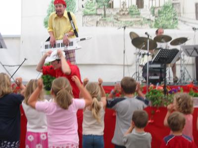 Ein Auftritt in einem Schützenfestzelt in Oberfranken vor vielen Kindern mit viel Arbeit