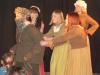 Eine dynamische Szene aus "Schneewittchen" (Klosterhofspiele Langenzenn, Spielzeit 2002/03)