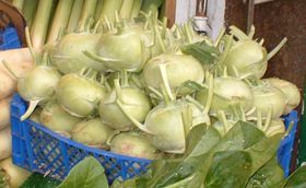 280px-KohlrabiinMarket