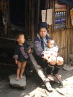 fansipan_hmongmotherwithchild