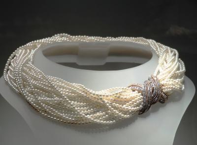 Perlenkette-mit-Diamenten