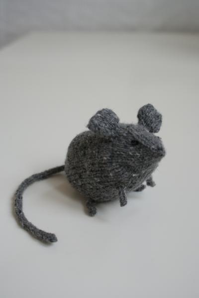 090102-01-gestrickte-Maus