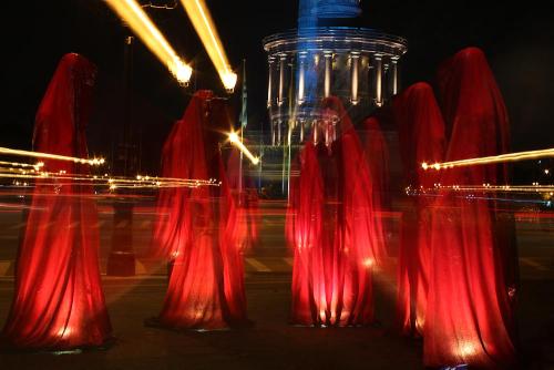 festival-of-lights-lumina-licht-berlin-light-art-show-siegessaele-waechter-der-zeit-manfred-kielnhofer