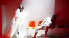 Gegen die Wand: Tereza Chyňavová (Sibel) und Ipca Ramanovic (Cahit). Foto: Martin Sigmund