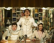 Im Reich des Wissens: (von links) Daniel Kluge, Tito You und Tajana Raj. Foto: Sigmund/Staatsoper