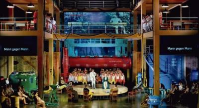 Venusberg und Wartburg sind in Sebastian Baumgartens „Tannhäuser“-Inszenierung in eine futuristische Biogasanlage einbetoniert. (Foto: Bayreuther Festspiele/Nawrath)