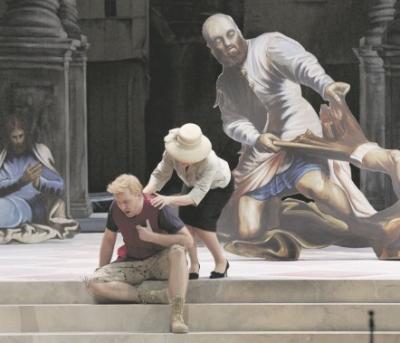 Beziehungsstress neben Aposteln: Potentat Lucio Vero (Sebastian Kohlhepp) wird von seiner ungeliebten Braut Lucilla (Helene Schneiderman) bedrängt. (Foto: A.T. Schaefer)
