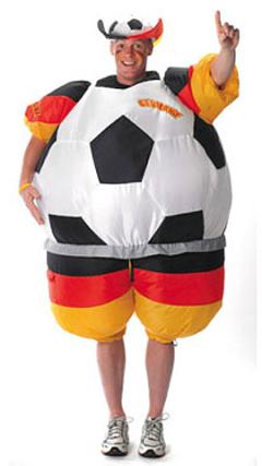 Aufblasbares Fussballkostüm Deutschland. Das Beste daran: Die Luft ist nach dem Spiel auch genauso schnell wieder raus.